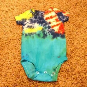 ‎Carter's onesie tie dye size 9 months